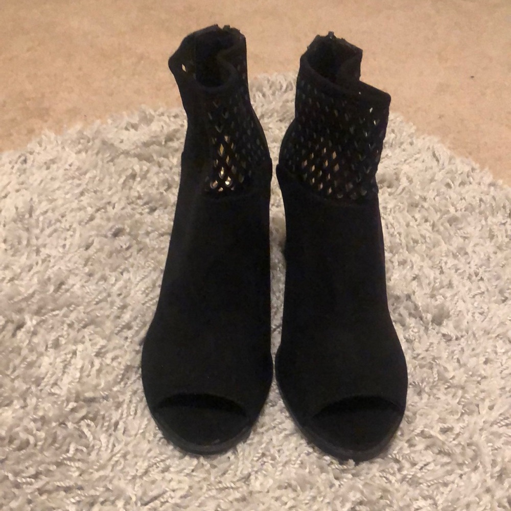 Women Report black size 8 peep toe chunky suede heels